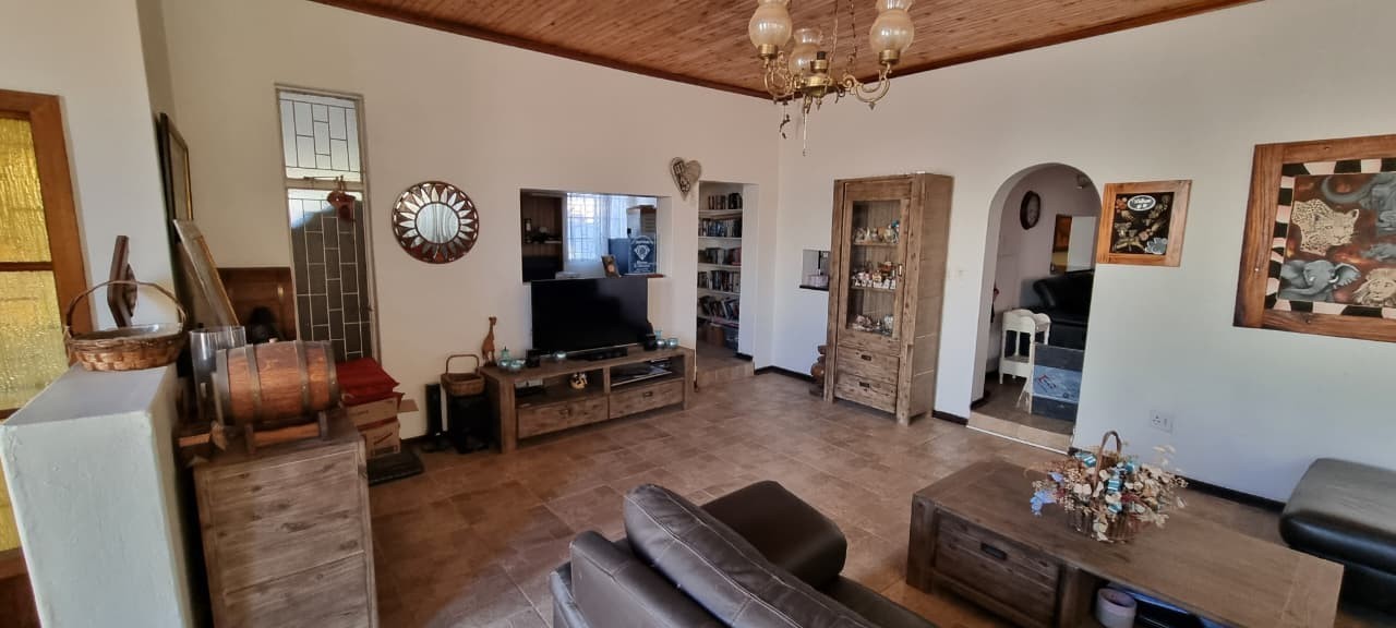 Spacious Family Home with separate 2 bedroom flat in Rhodesdene