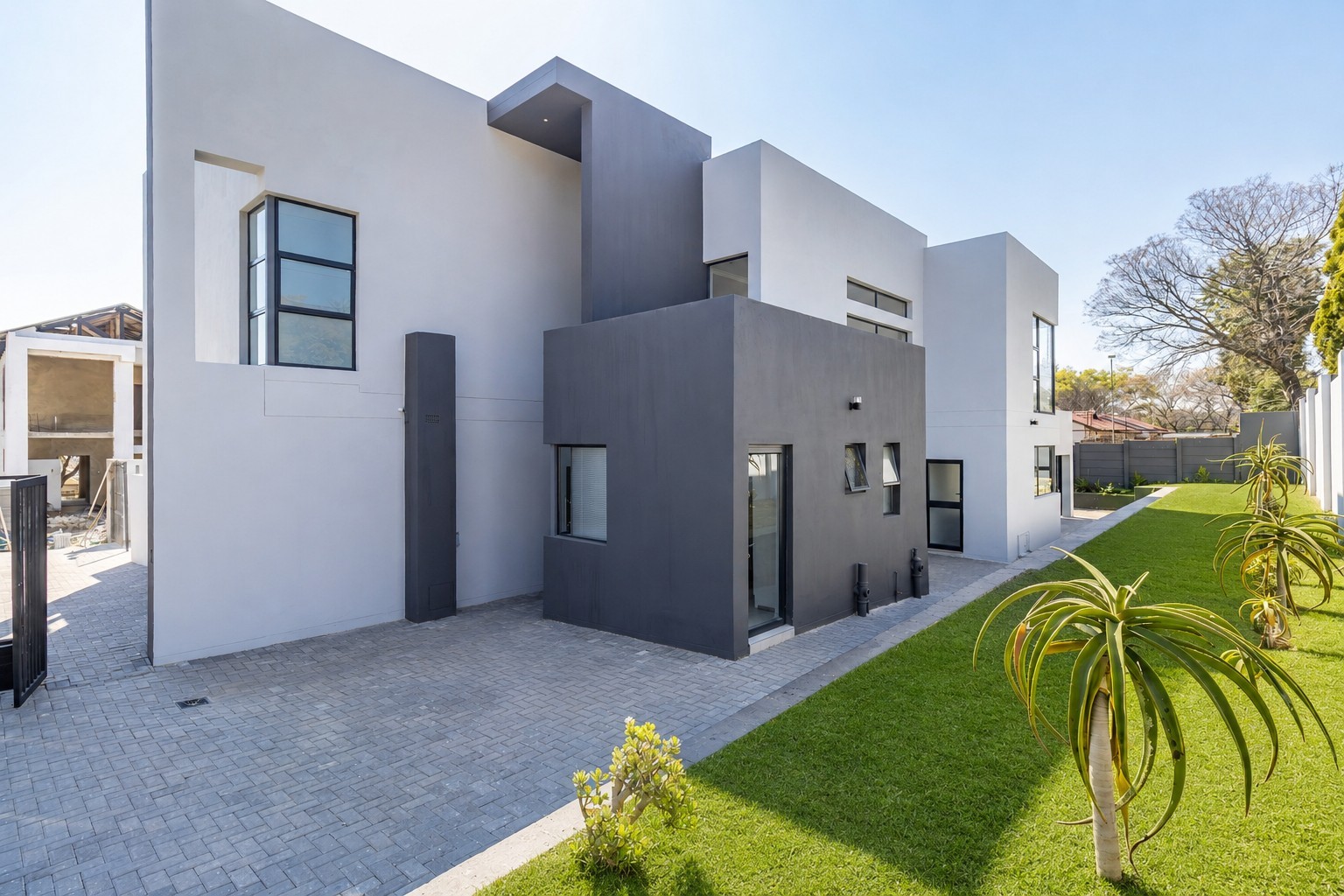 4 Bedroom Newly Built 2 Unit Development - Riverclub
