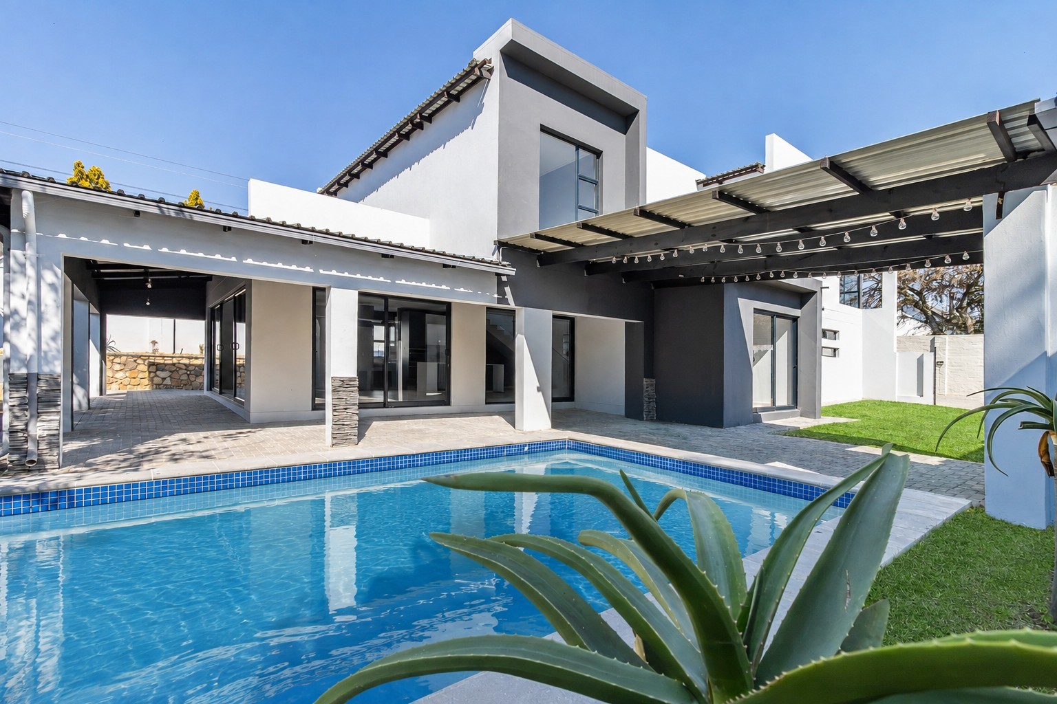 4 Bedroom Newly Built 2 Unit Development - Riverclub