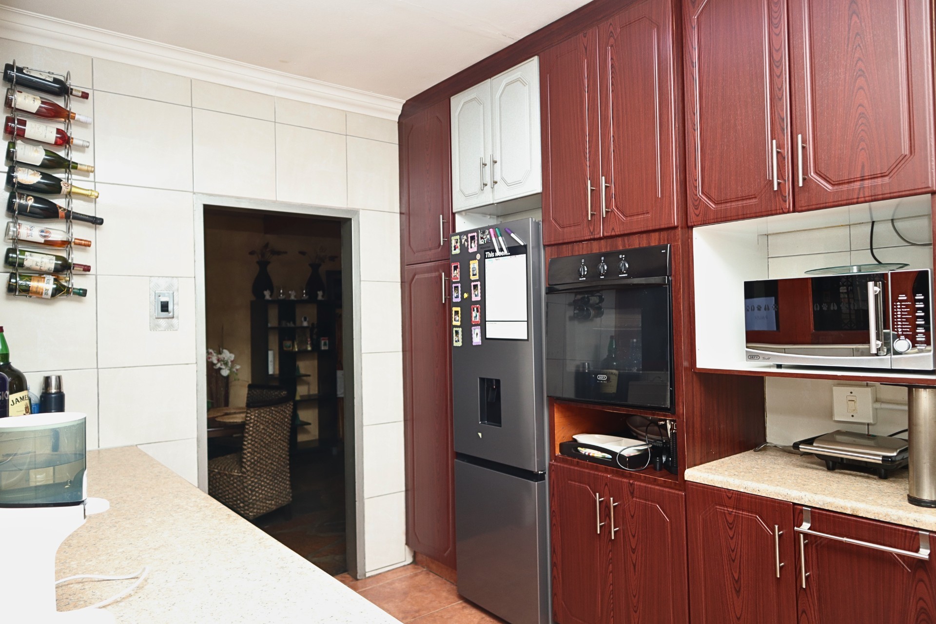 Spacious 3 Bedroom, 3 Bathroom Family Home with Cottage in Florida Lake