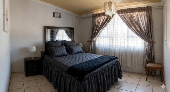 House For Sale in Bophelong Vanderbijlpark