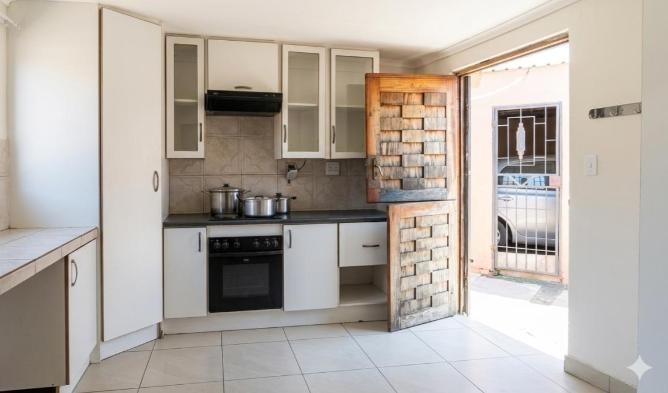 House For Sale in Bophelong Vanderbijlpark