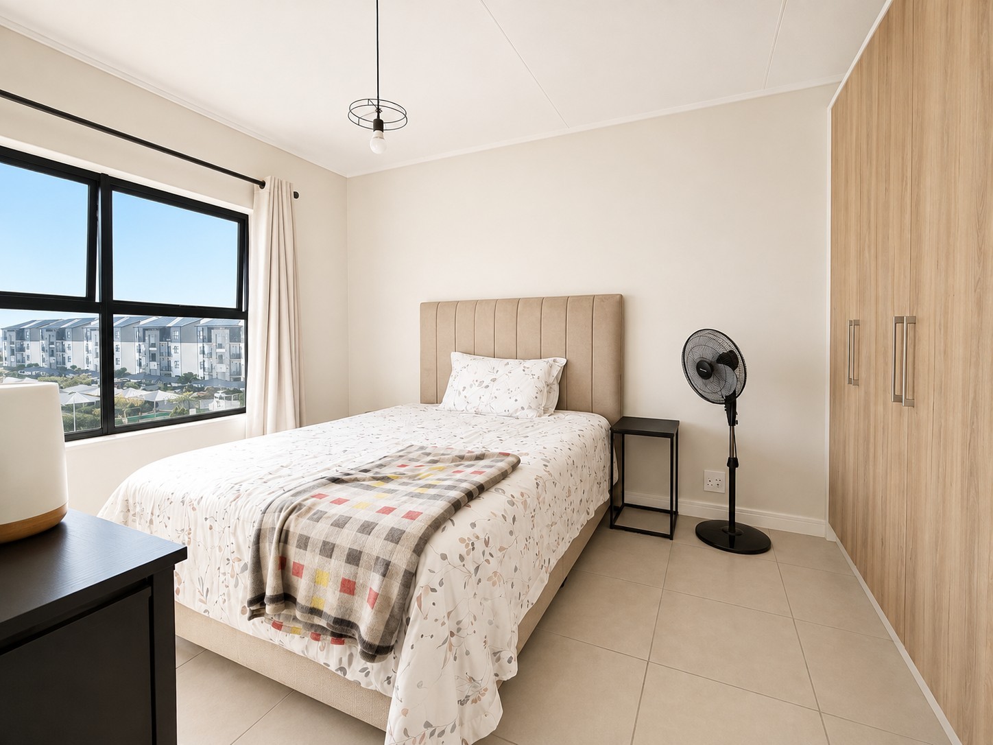 Sunny Top Floor Apartment with Open Views, Spectacular Sunsets in Fynbos Lifestyle Estate