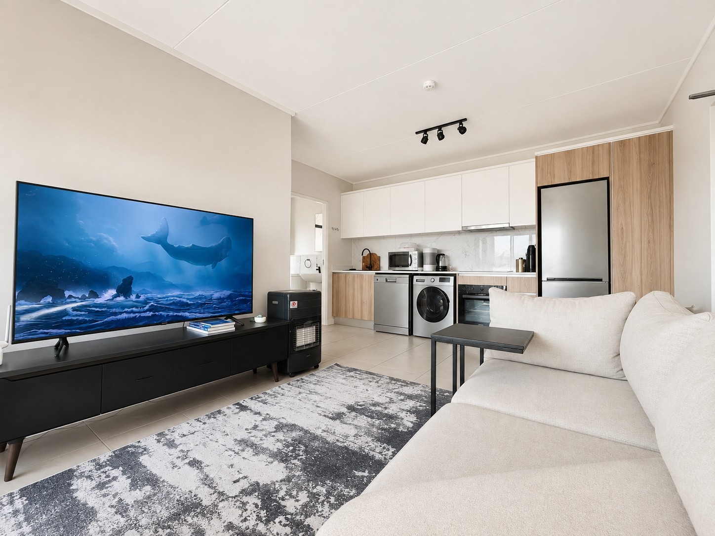 Sunny Top Floor Apartment with Open Views, Spectacular Sunsets in Fynbos Lifestyle Estate