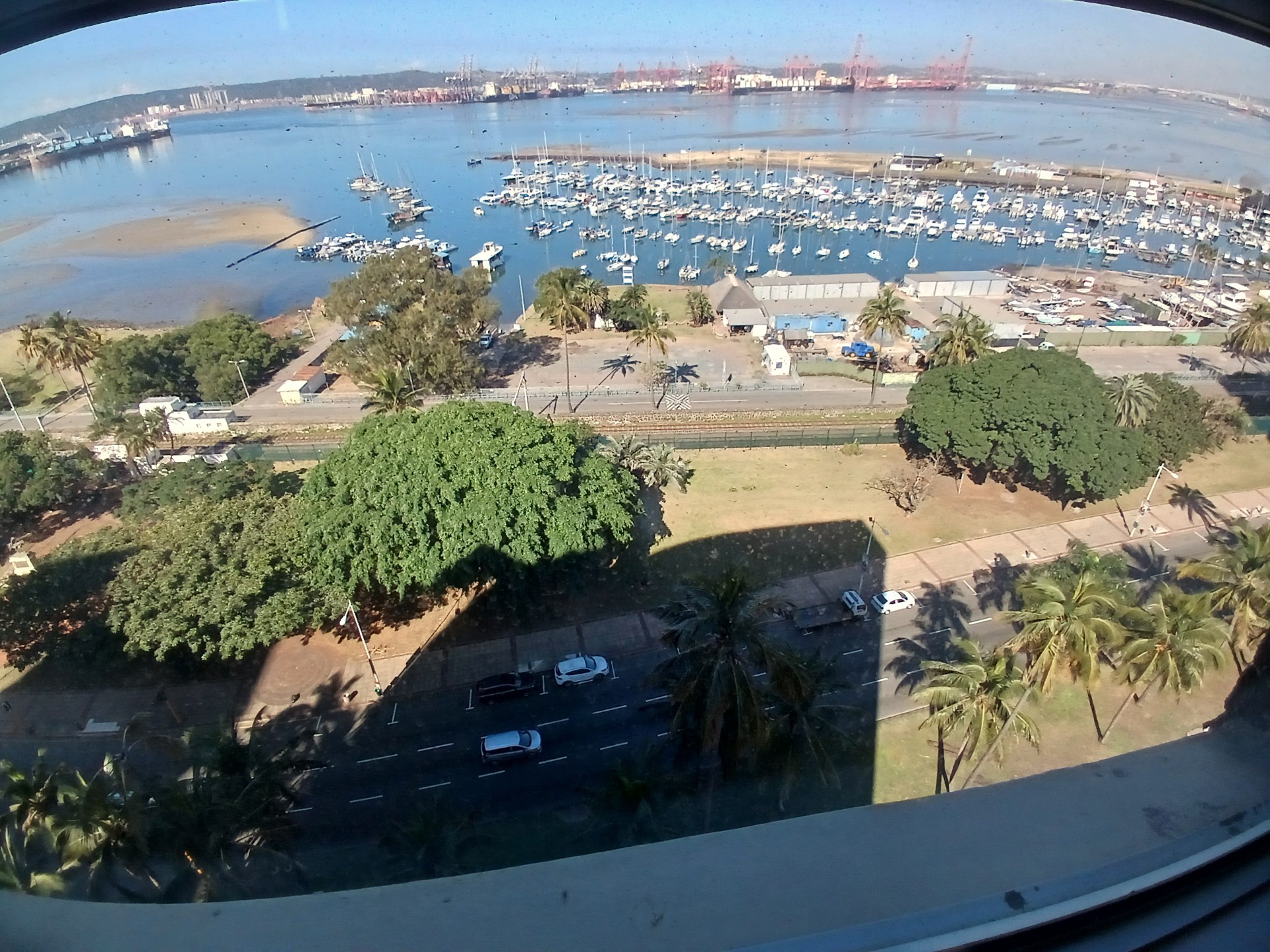Apartment To Rent in Esplanade, Durban, KwaZulu Natal