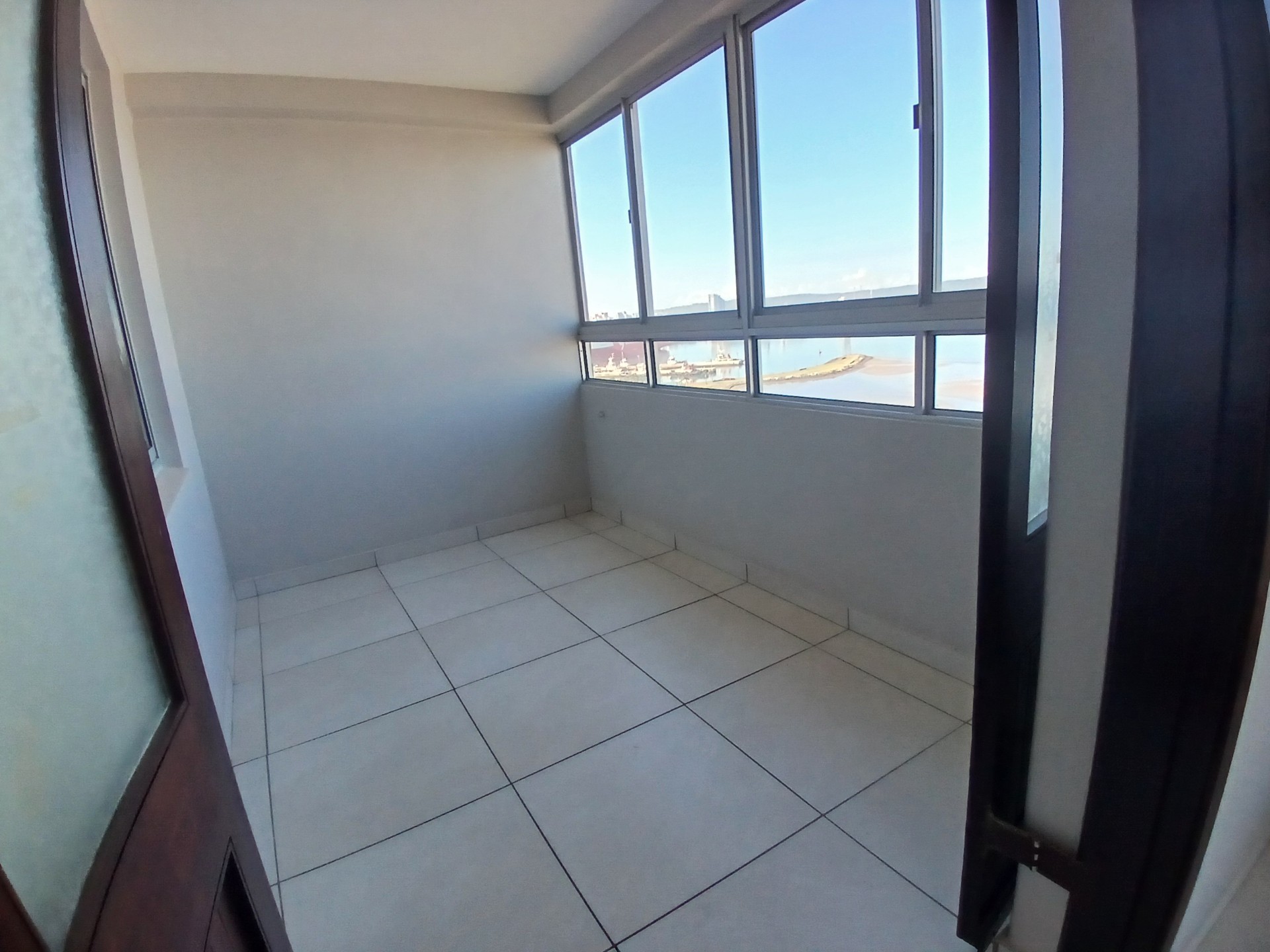 Apartment To Rent in Esplanade, Durban, KwaZulu Natal