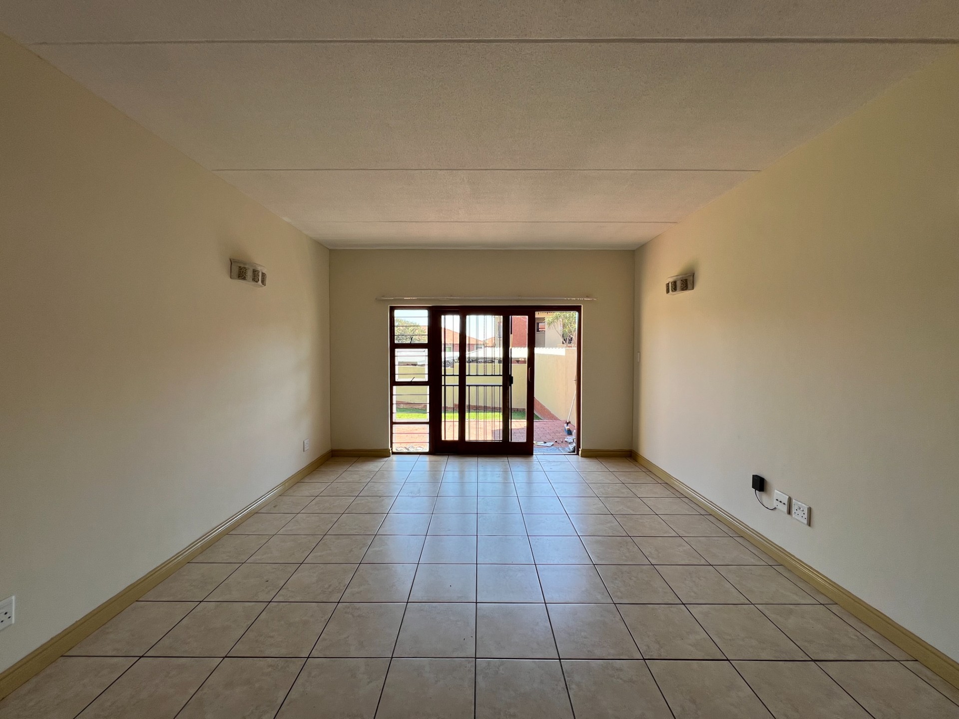Townhouse To Rent in Pretoriuspark, Pretoria