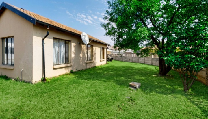 House For Sale in Crystal Park, Benoni