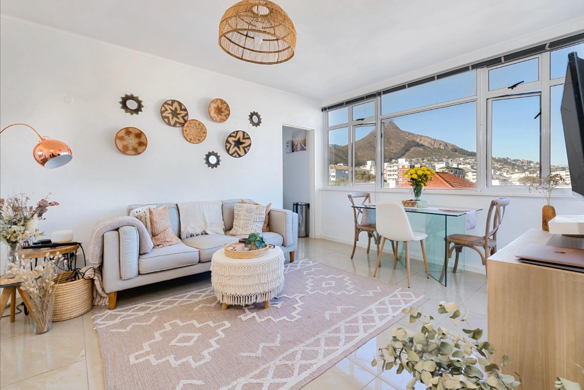 Fully Furnished 1 Bedroom Apartment to Rent in Sea Point