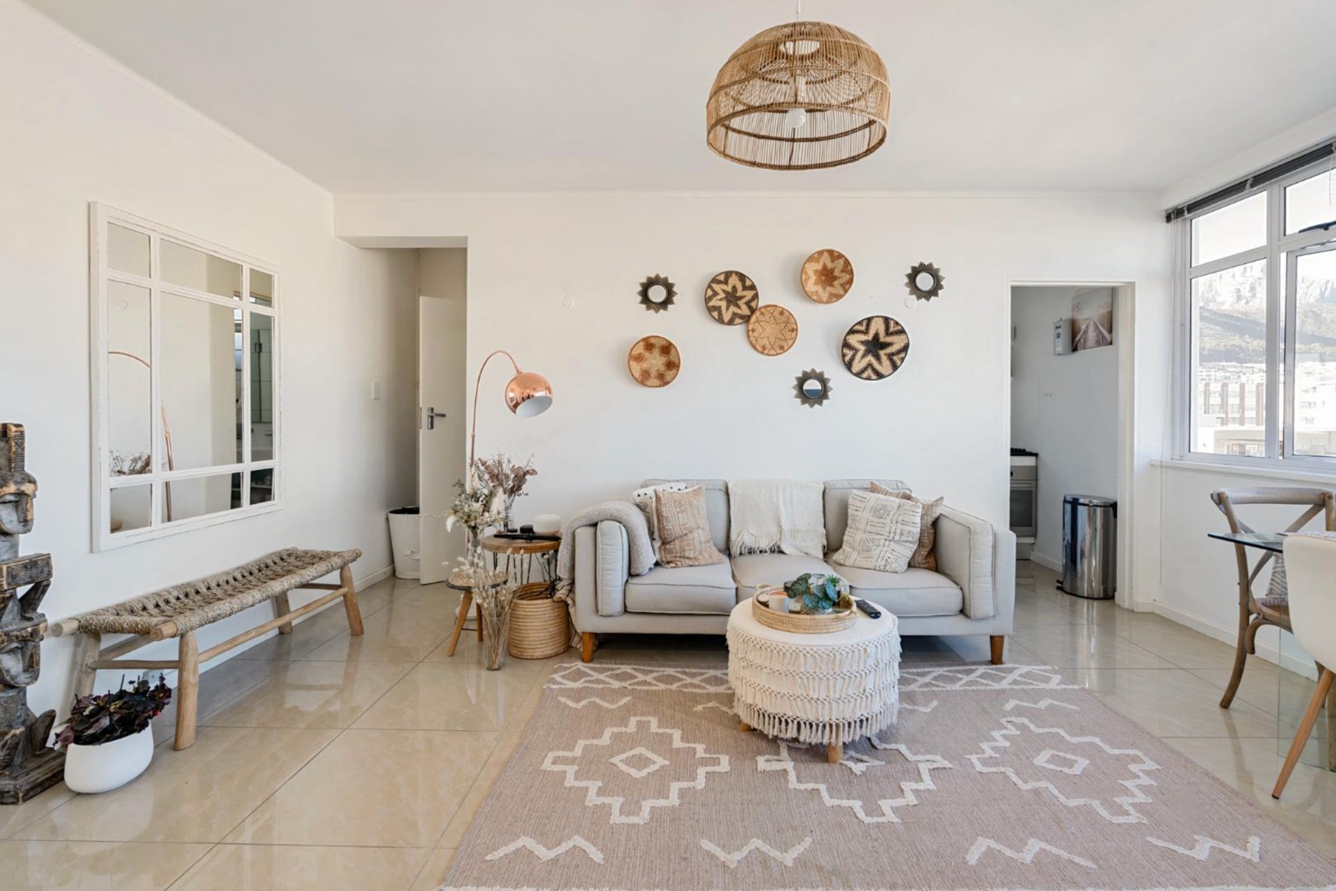 Fully Furnished 1 Bedroom Apartment to Rent in Sea Point