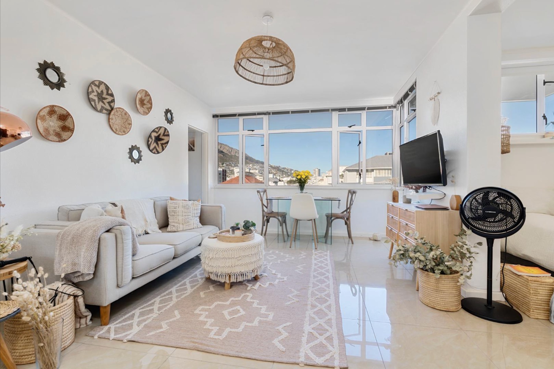 Fully Furnished 1 Bedroom Apartment to Rent in Sea Point
