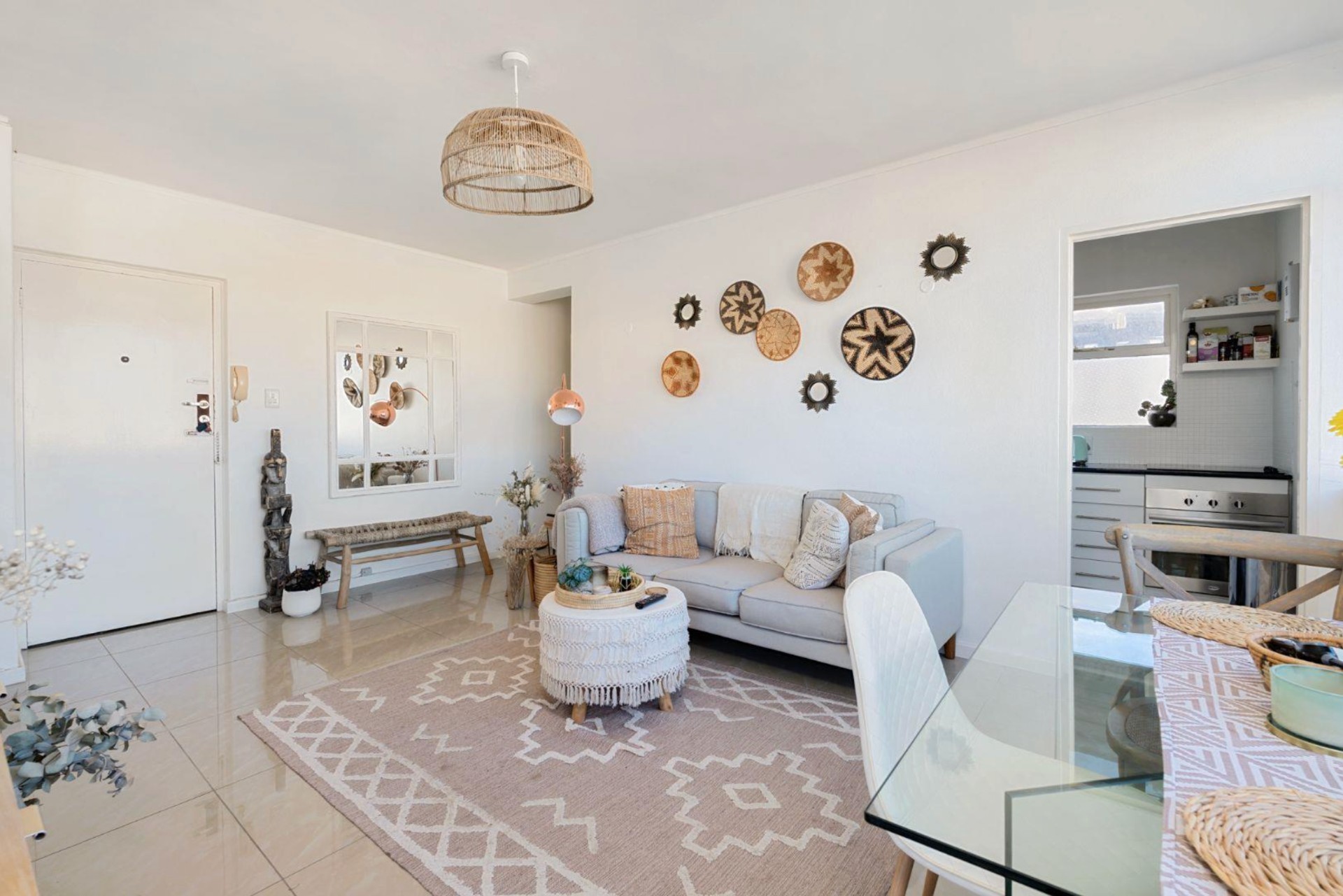 Fully Furnished 1 Bedroom Apartment to Rent in Sea Point