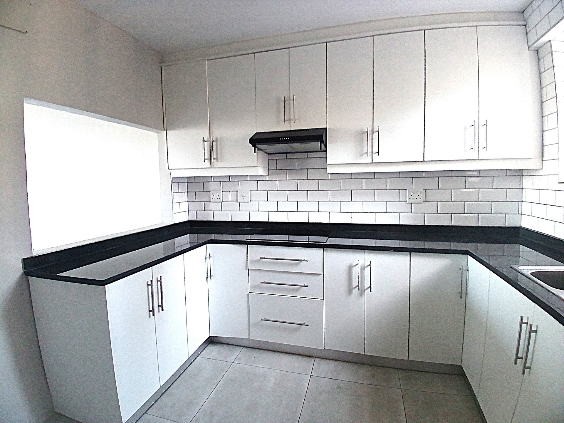 Apartment To Rent in Esplanade, Durban, KwaZulu Natal
