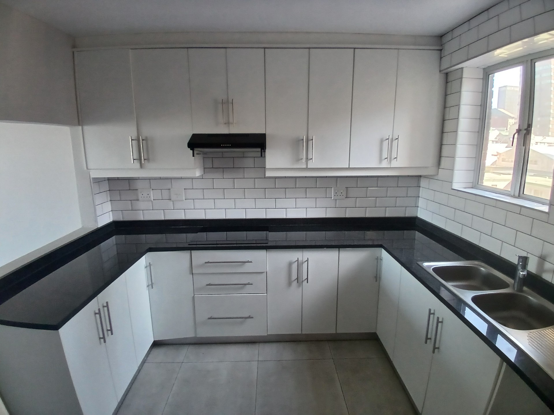 Apartment To Rent in Esplanade, Durban, KwaZulu Natal