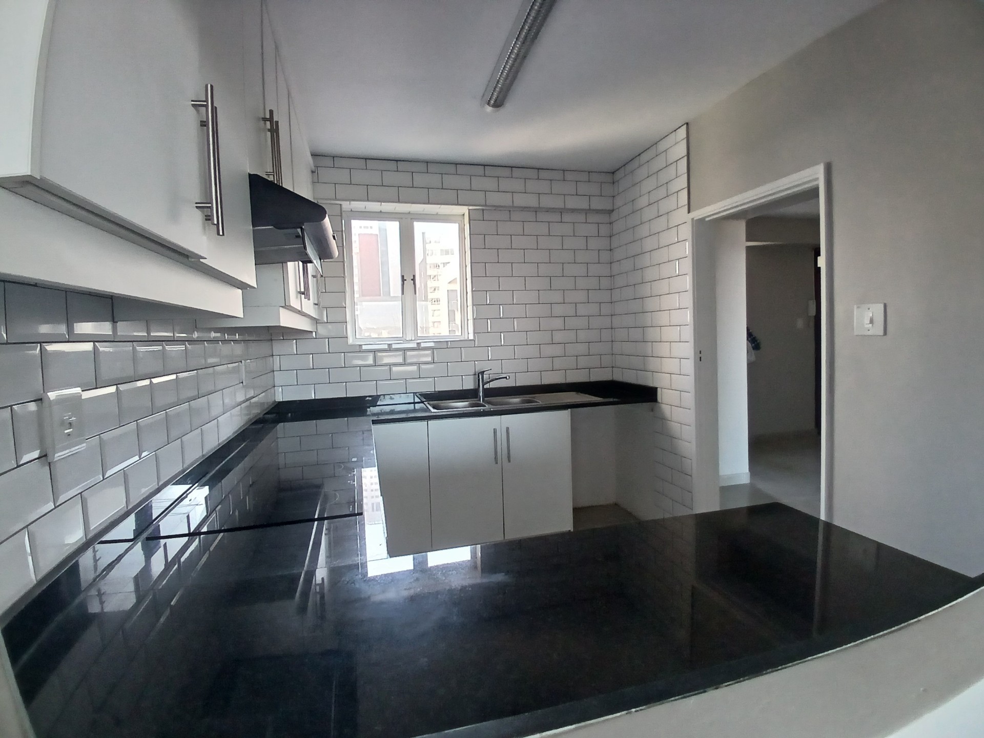 Apartment To Rent in Esplanade, Durban, KwaZulu Natal