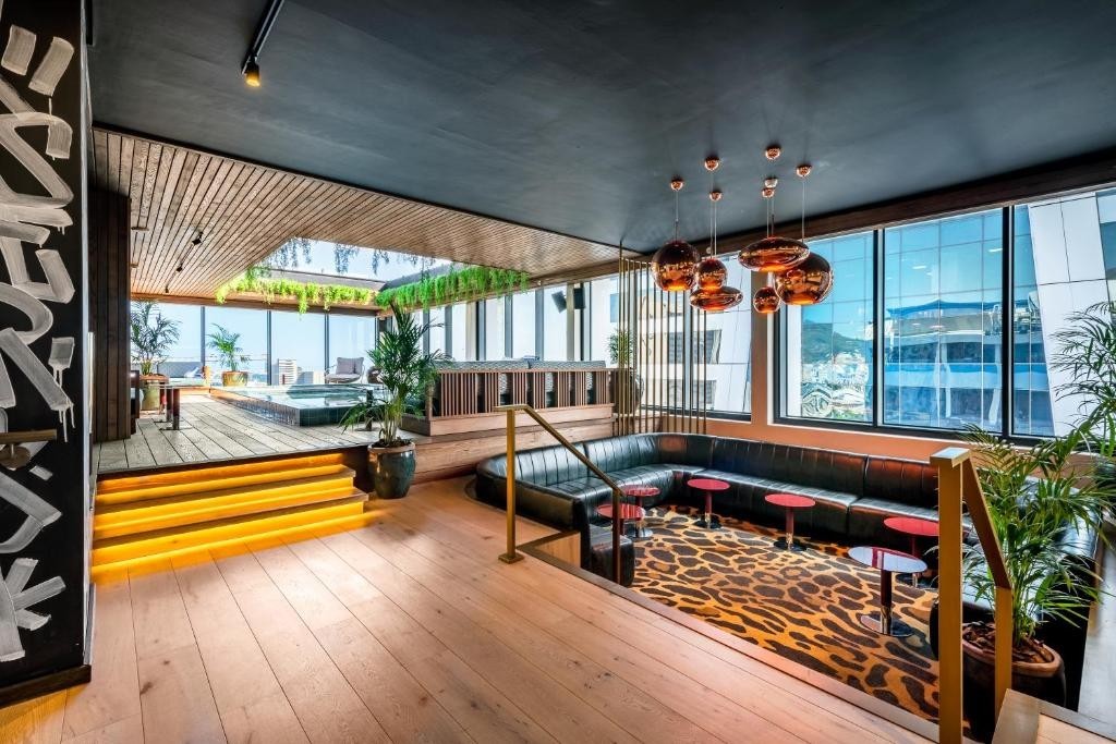 5-Star Foreshore Studio | Investment or Lock-Up-and-Go