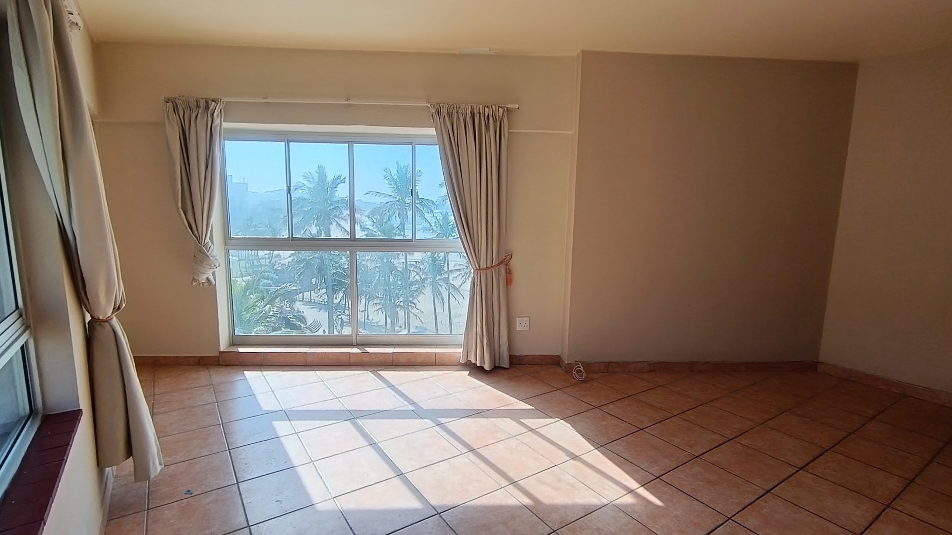 5th Floor Seaview Apartment To Rent, Margate Beach Front