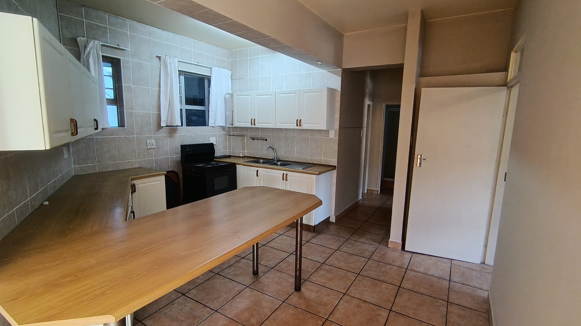 5th Floor Seaview Apartment To Rent, Margate Beach Front