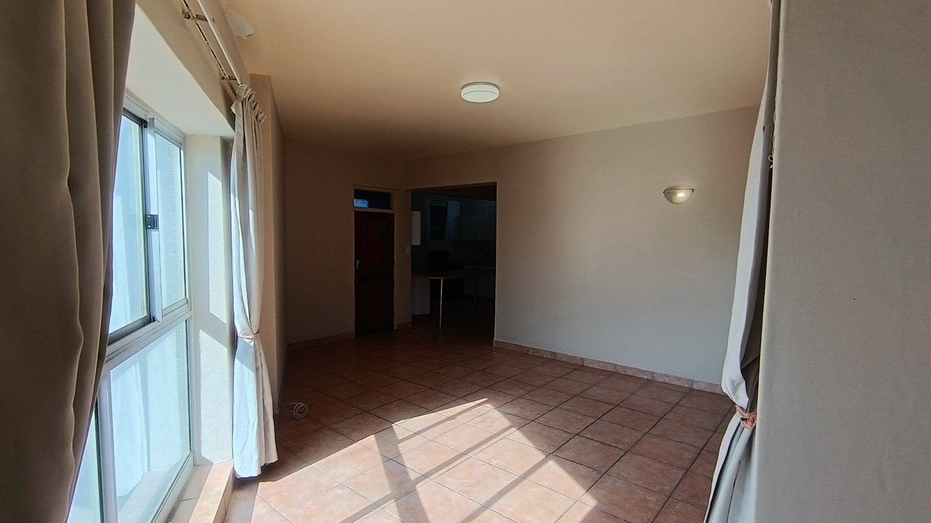 5th Floor Seaview Apartment To Rent, Margate Beach Front