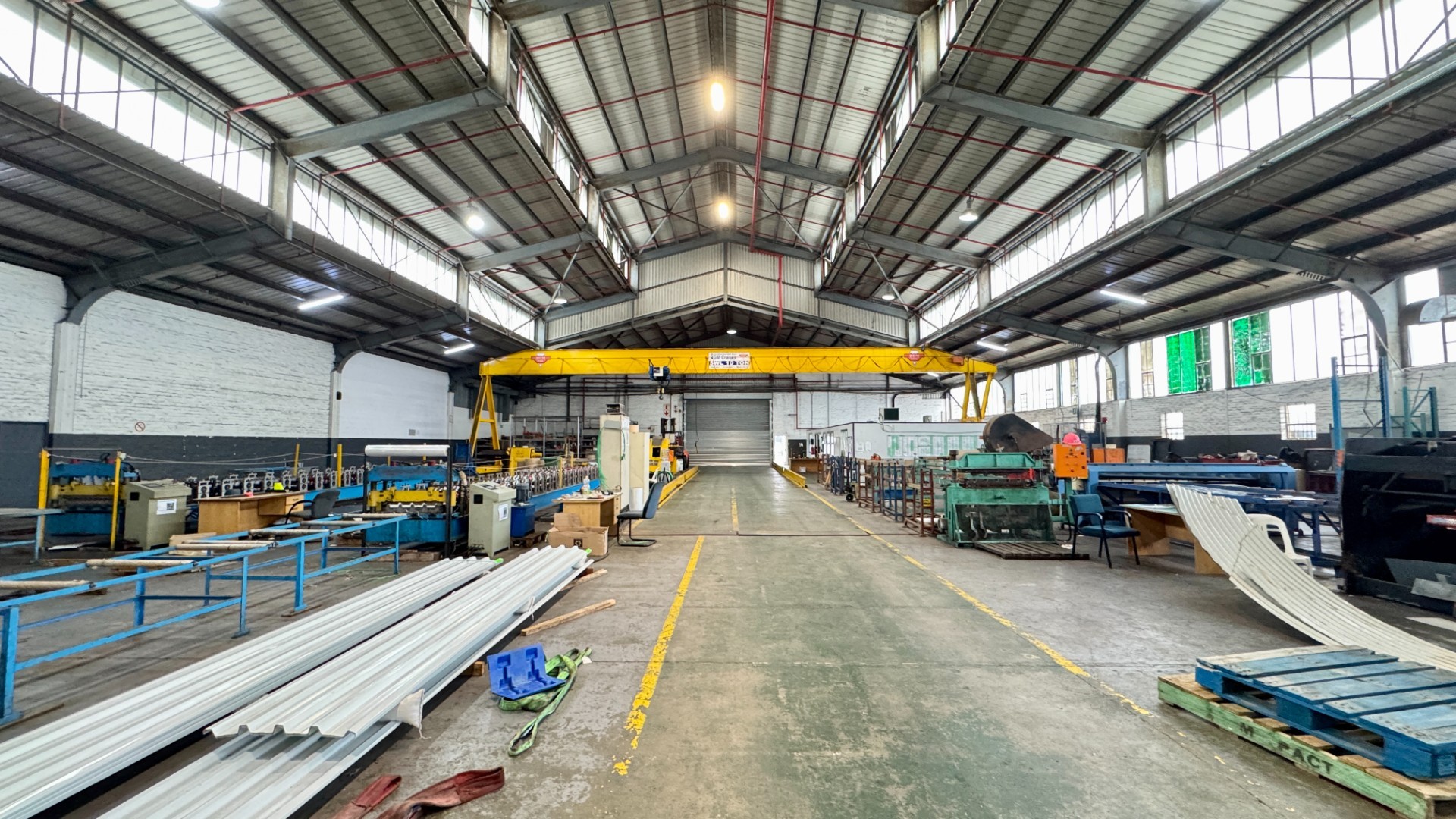 Neat and Secure 2,480m² Warehouse To Let with Large Yard | Epping Industrial