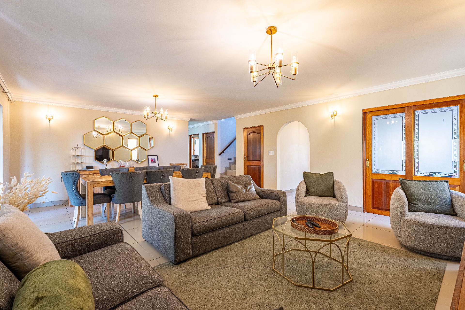 3 Bedroom, 2.5 Bathroom Modern Double Storey Townhouse in Barbeque Downs