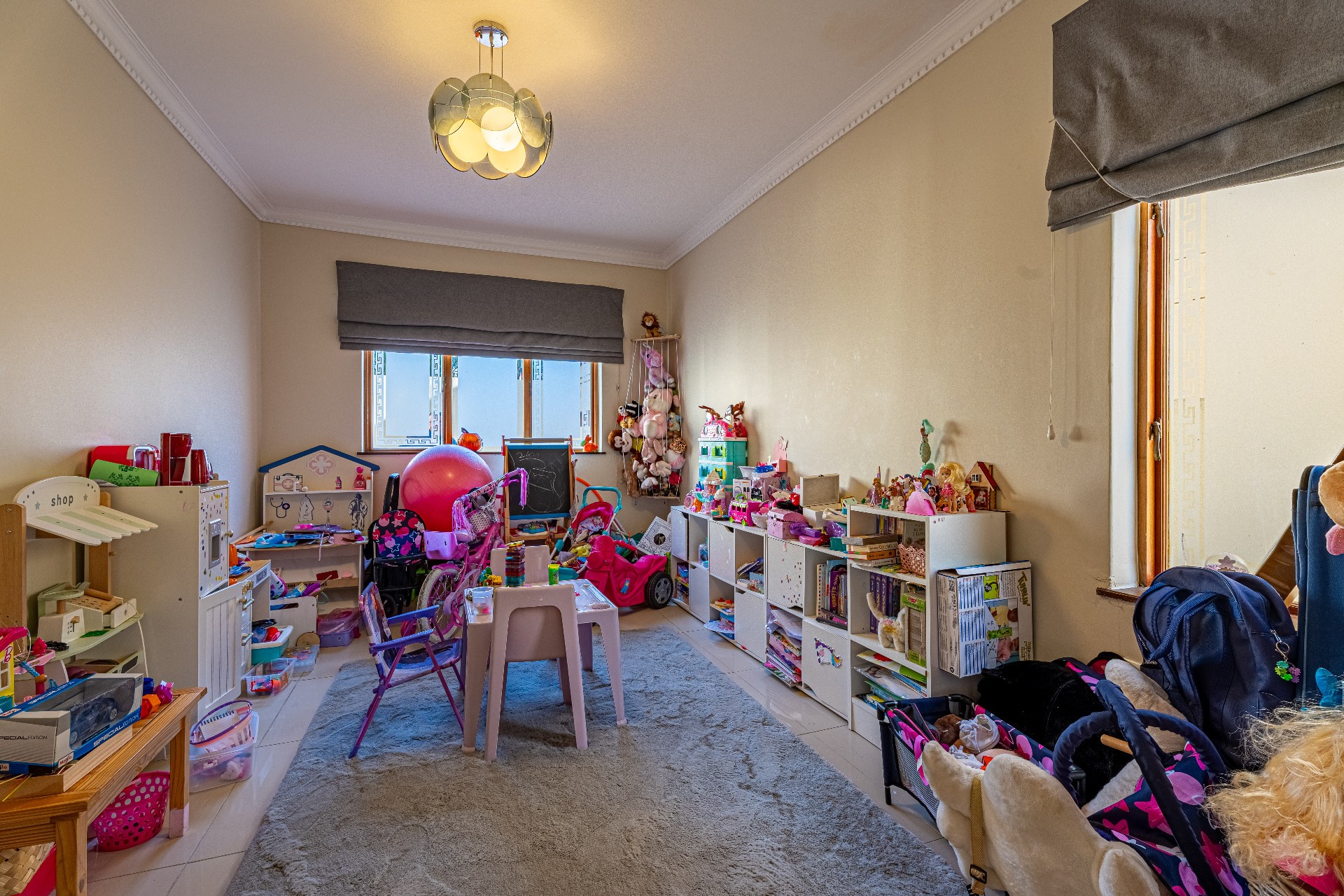 3 Bedroom, 2.5 Bathroom Modern Double Storey Townhouse in Barbeque Downs