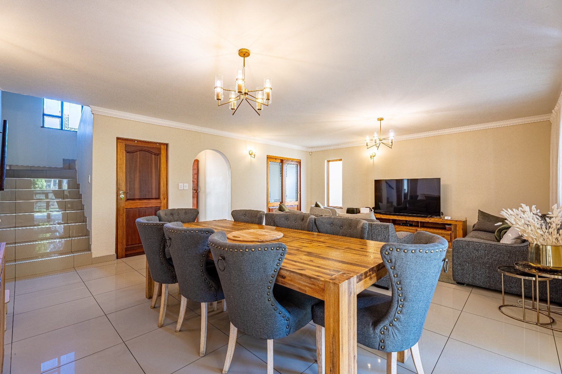 3 Bedroom, 2.5 Bathroom Modern Double Storey Townhouse in Barbeque Downs