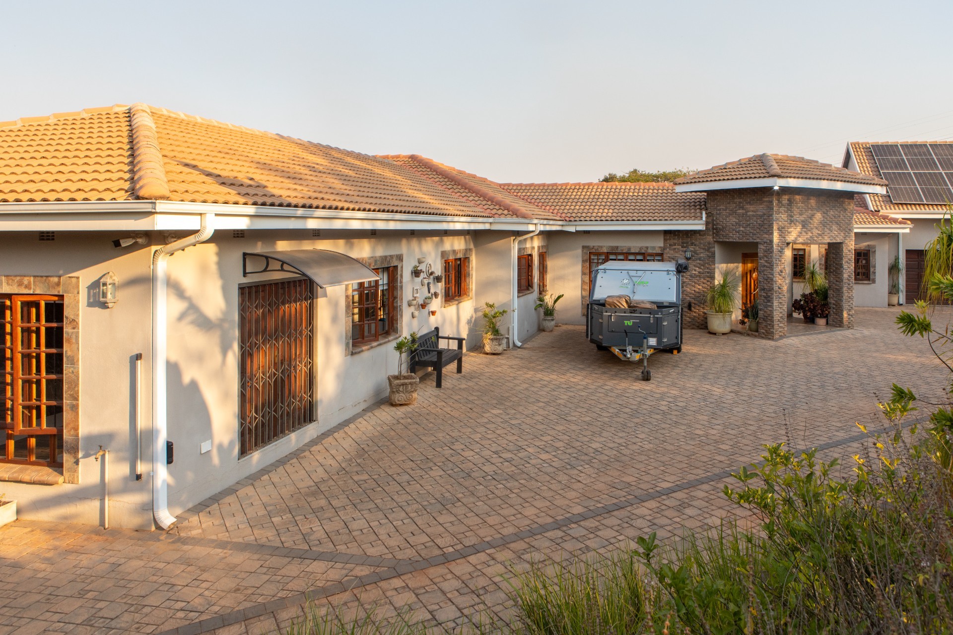 IMMACULATE ! LARGE FAMILY HOME IN BUNDU ROCKY ESTATE, Rocky Drift, White River