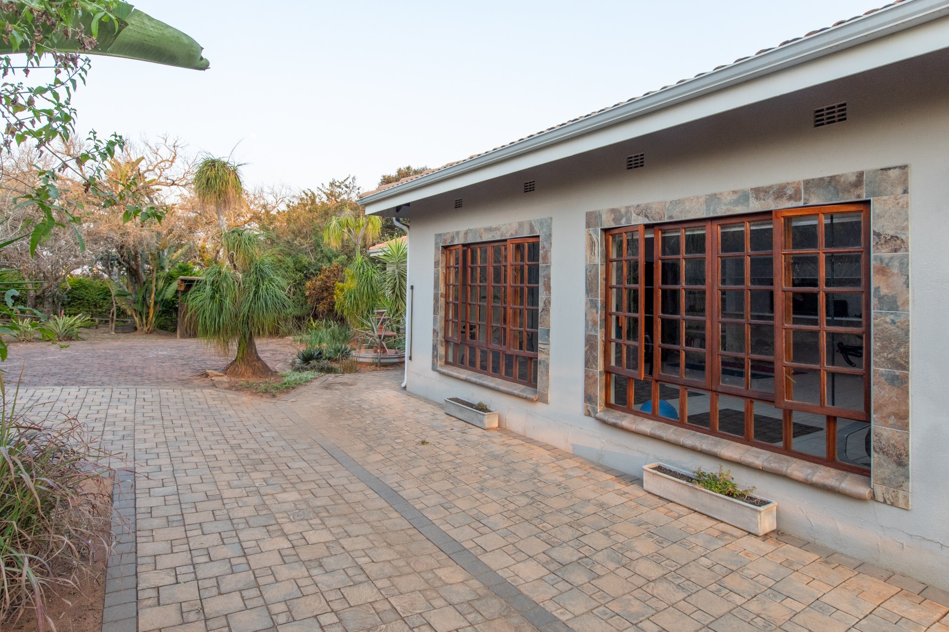IMMACULATE ! LARGE FAMILY HOME IN BUNDU ROCKY ESTATE, Rocky Drift, White River