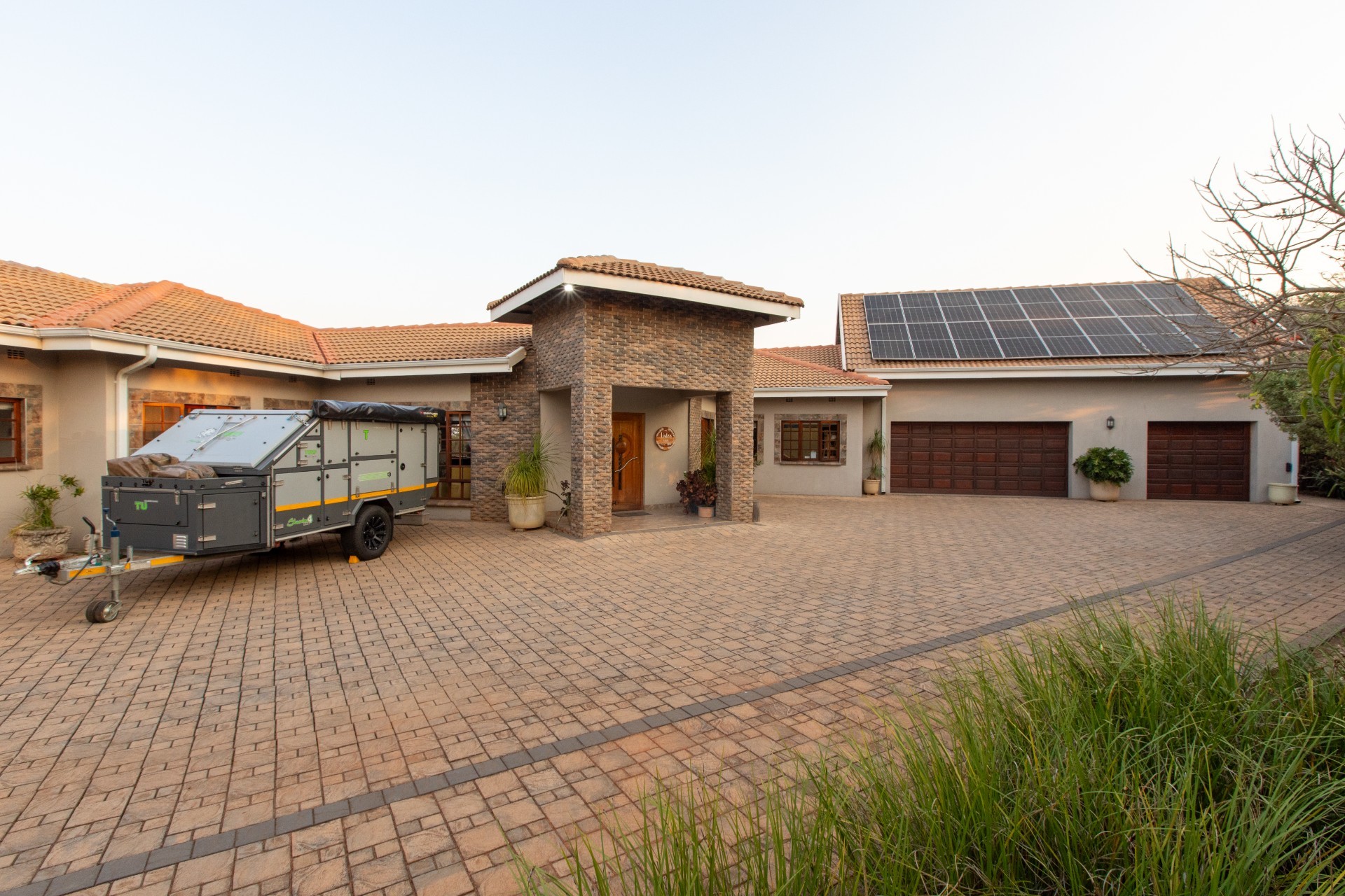 IMMACULATE ! LARGE FAMILY HOME IN BUNDU ROCKY ESTATE, Rocky Drift, White River