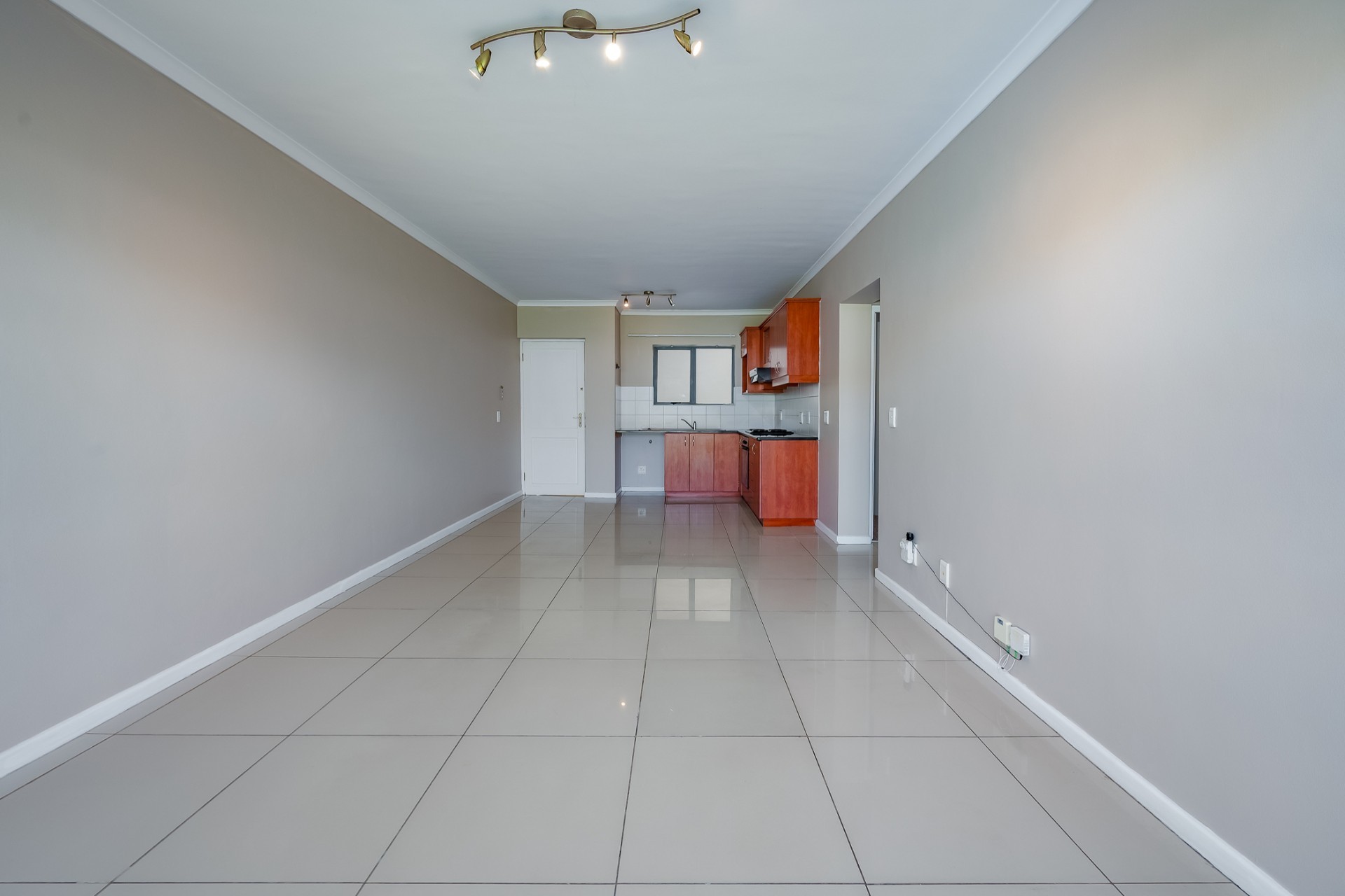 Modern 2-Bedroom First-Floor Apartment in Crystal Creek, Gordon's Bay