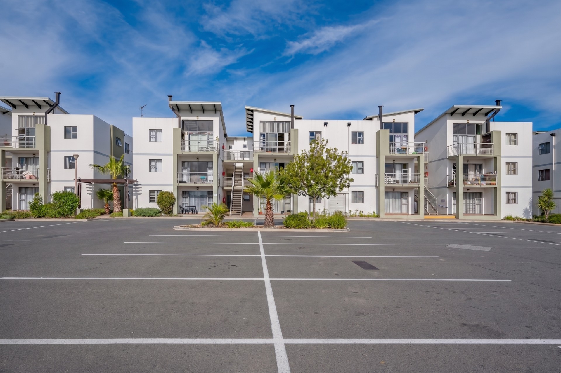 Modern 2-Bedroom First-Floor Apartment in Crystal Creek, Gordon's Bay