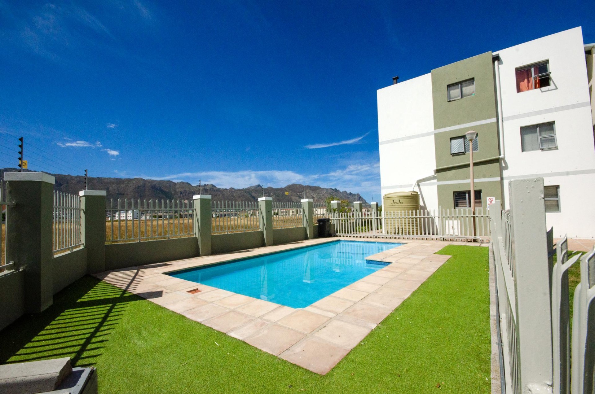 Modern 2-Bedroom First-Floor Apartment in Crystal Creek, Gordon's Bay