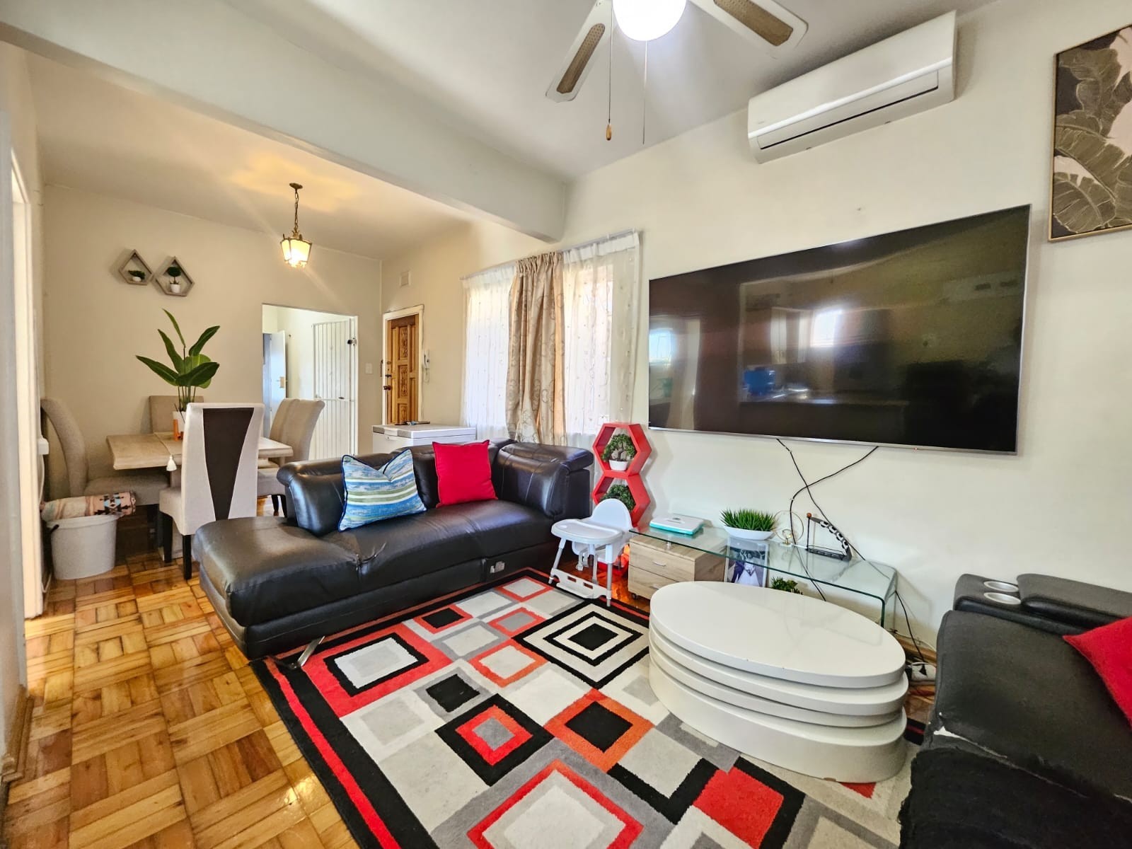 Charming 2 Bedroom First Floor Apartment with Spacious Living Areas