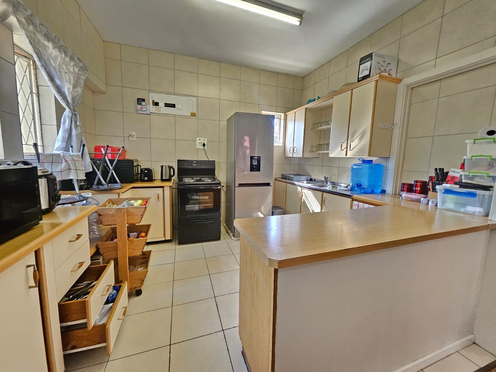 Charming 2 Bedroom First Floor Apartment with Spacious Living Areas