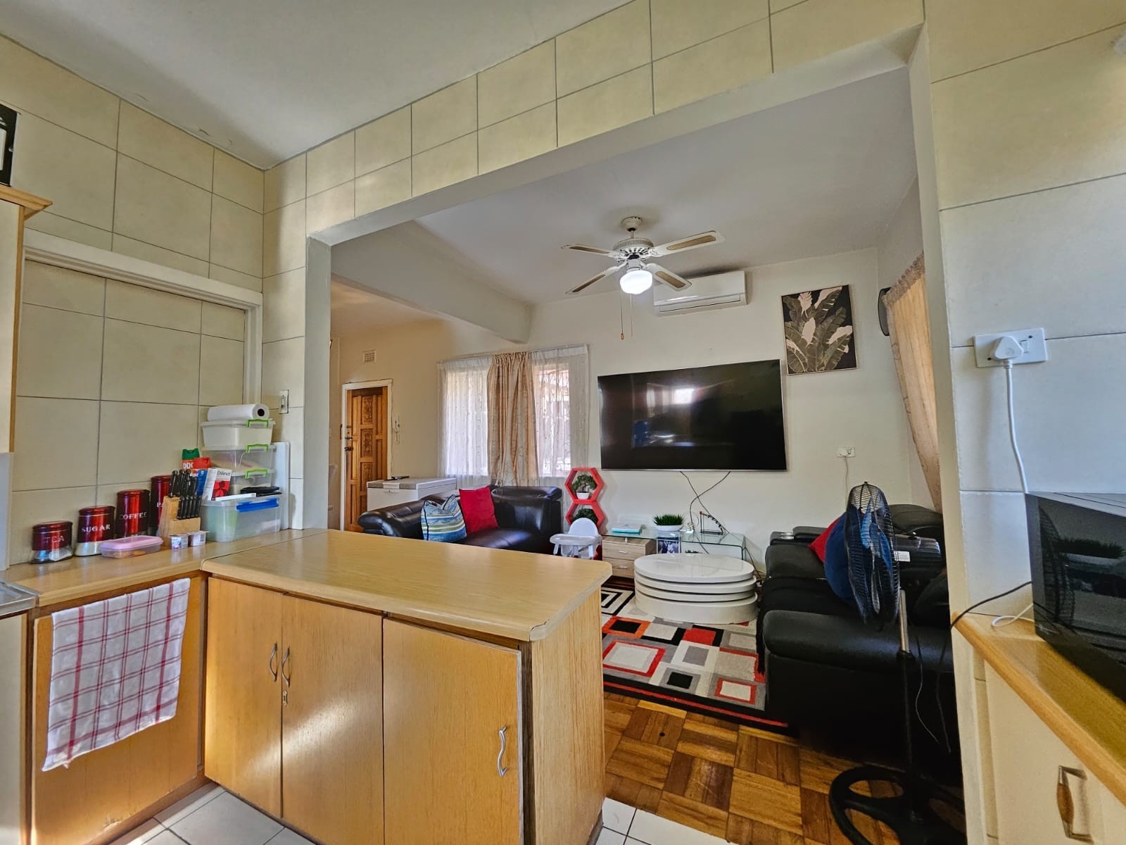 Charming 2 Bedroom First Floor Apartment with Spacious Living Areas