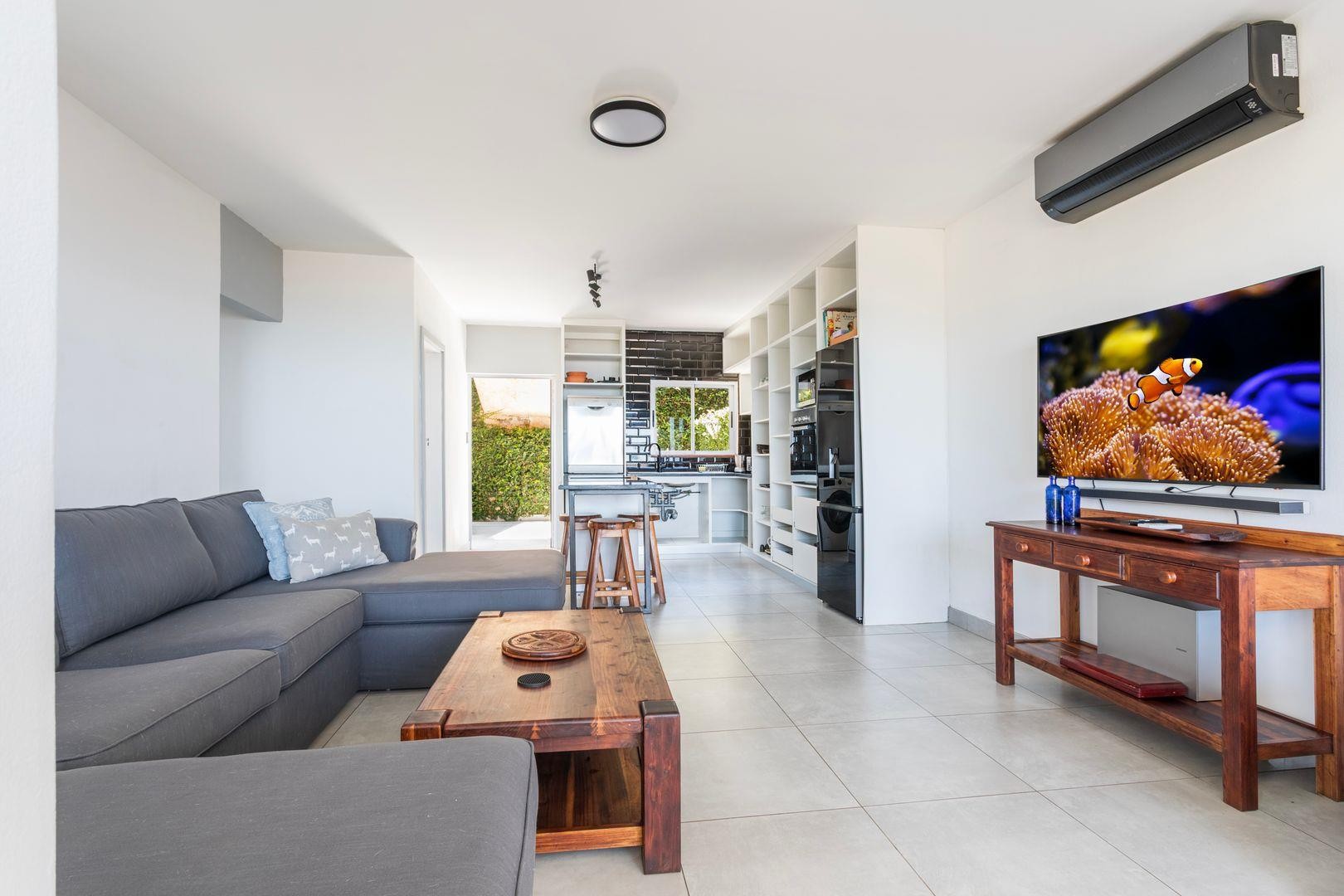 Stylish Coastal Apartment with Breathtaking Ocean Views in Shaka's Rock