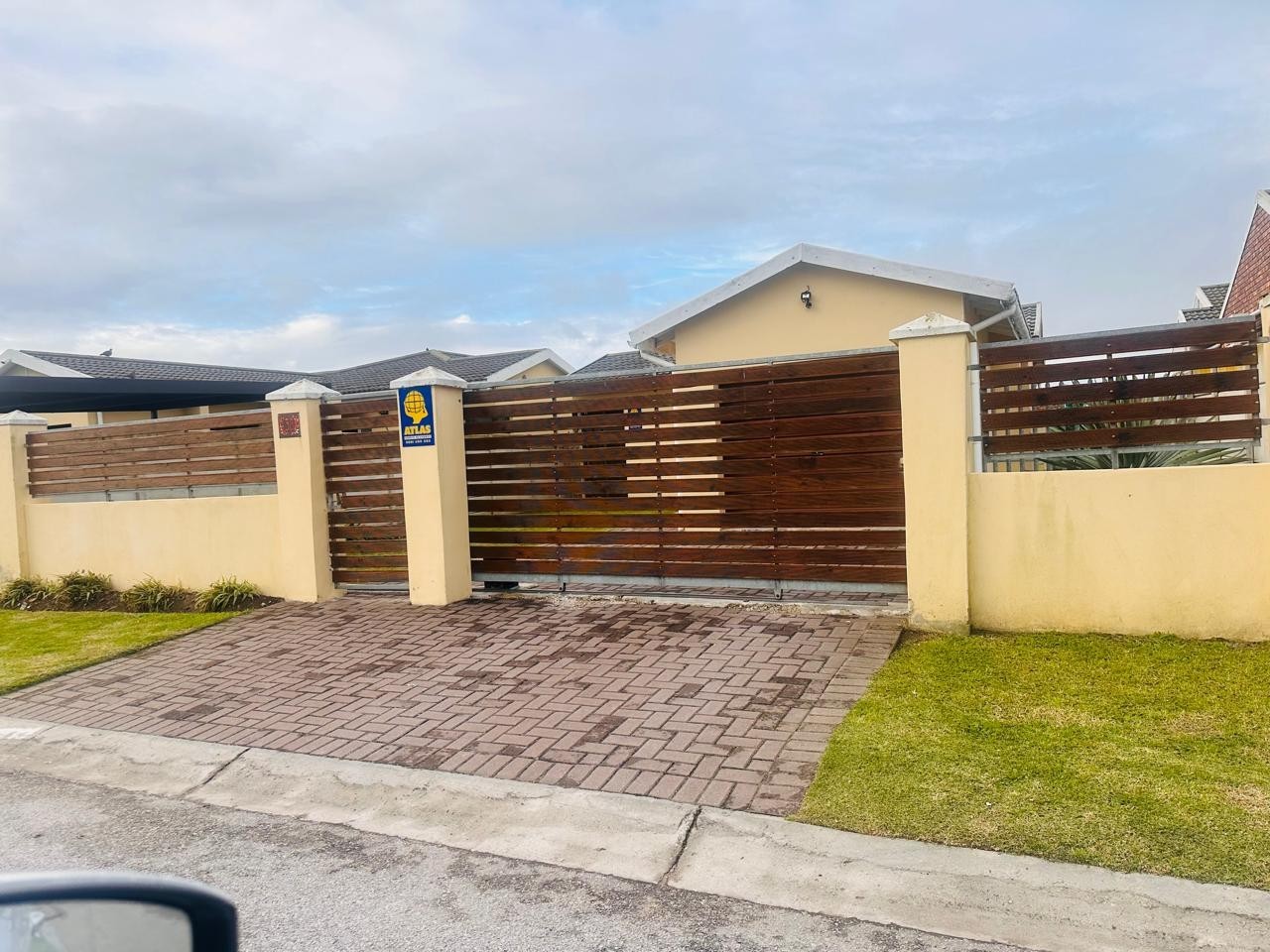 House For Sale in Port Elizabeth Central, Port Elizabeth