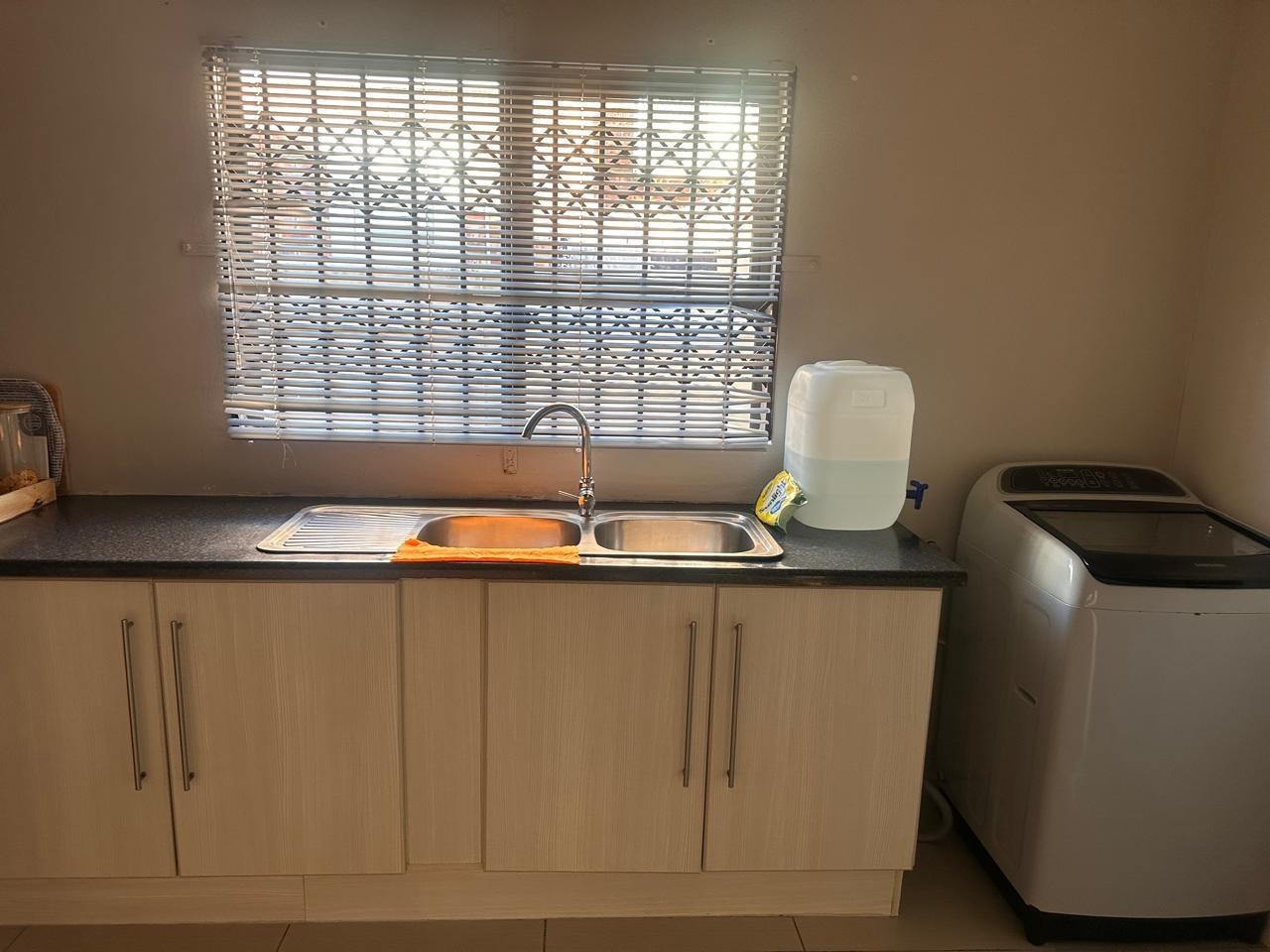 House For Sale in Port Elizabeth Central, Port Elizabeth