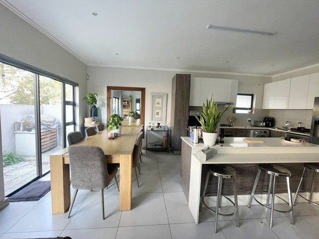 Cluster for rent in Bryanston East, Bryanston, Sandton, 210 m²