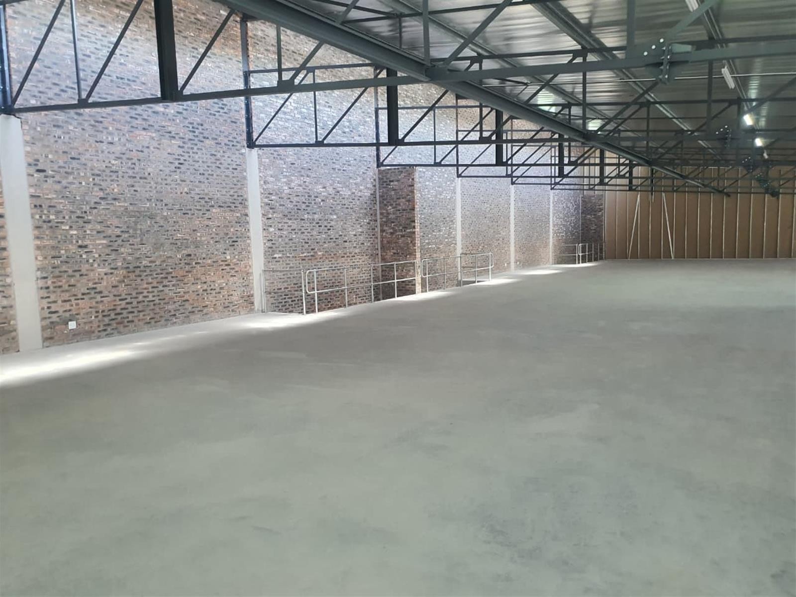 Warehouse to Let in Fairview