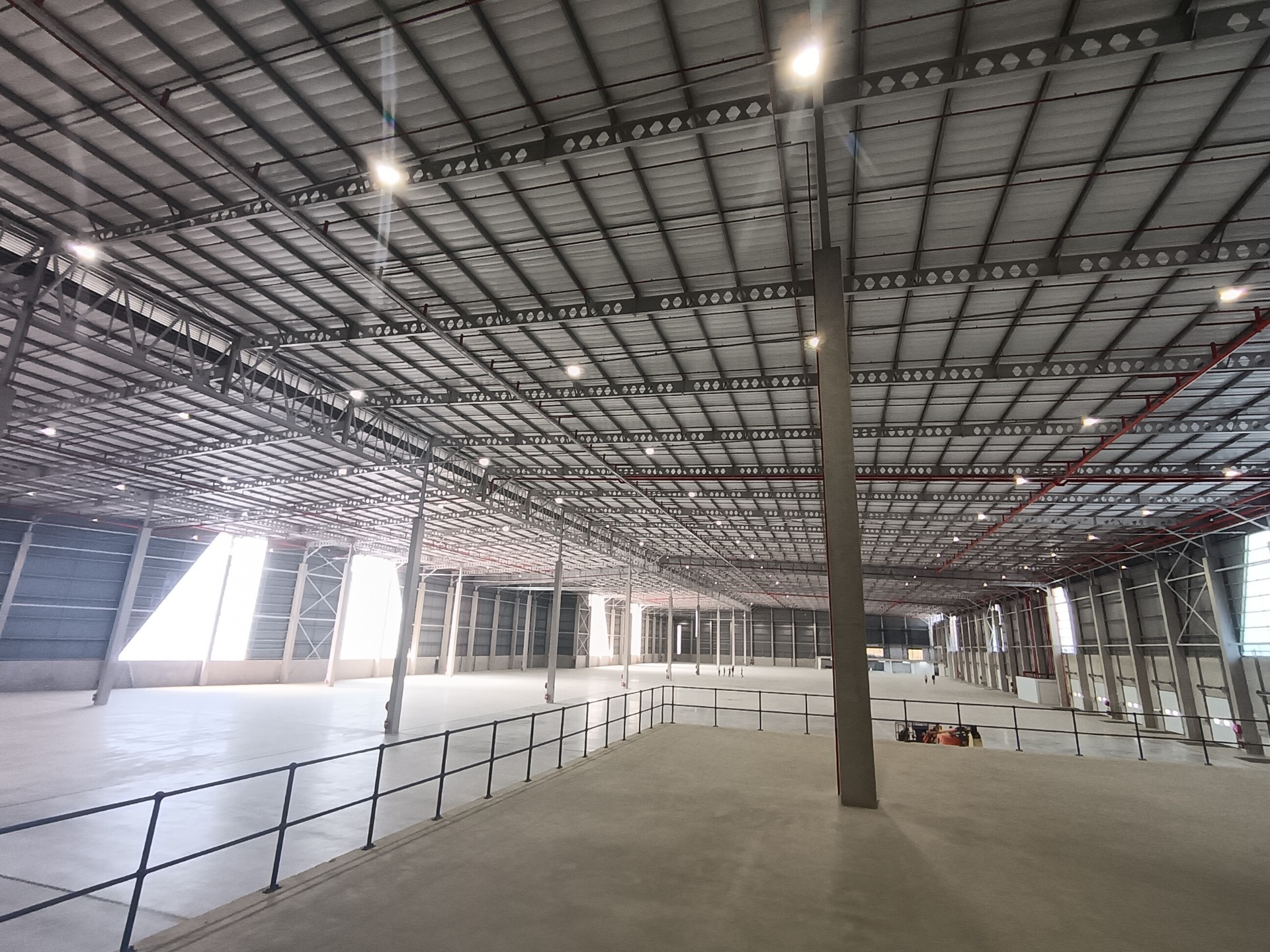 Brand-New 19,934 m² Logistics Facility To Let in Red Hill