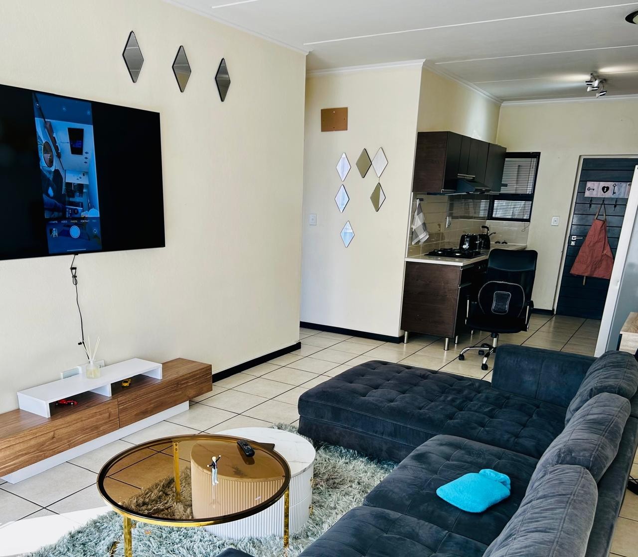 Modern 2 Bedroom, 2 Bathroom Apartment to Rent