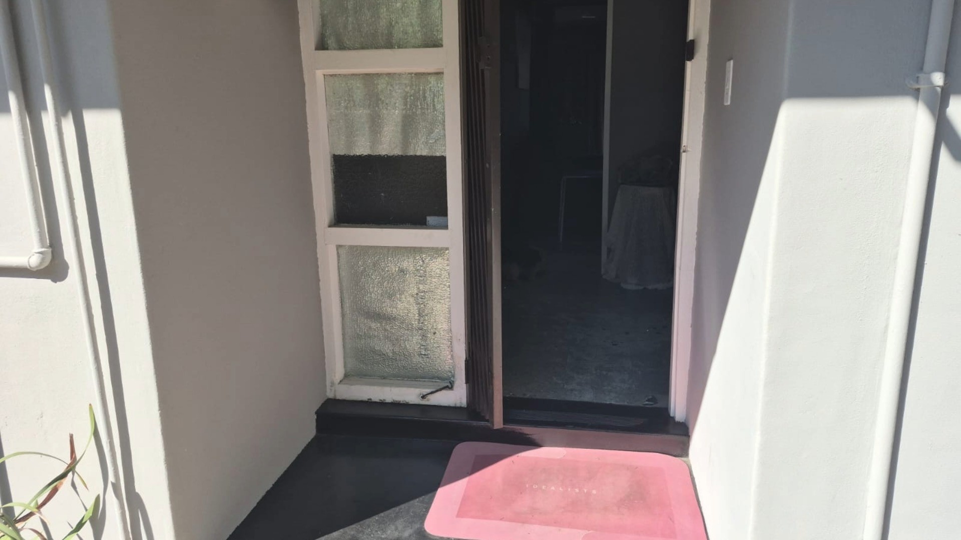 Spacious 3-Bedroom Family Home with Two Income-Generating Flats