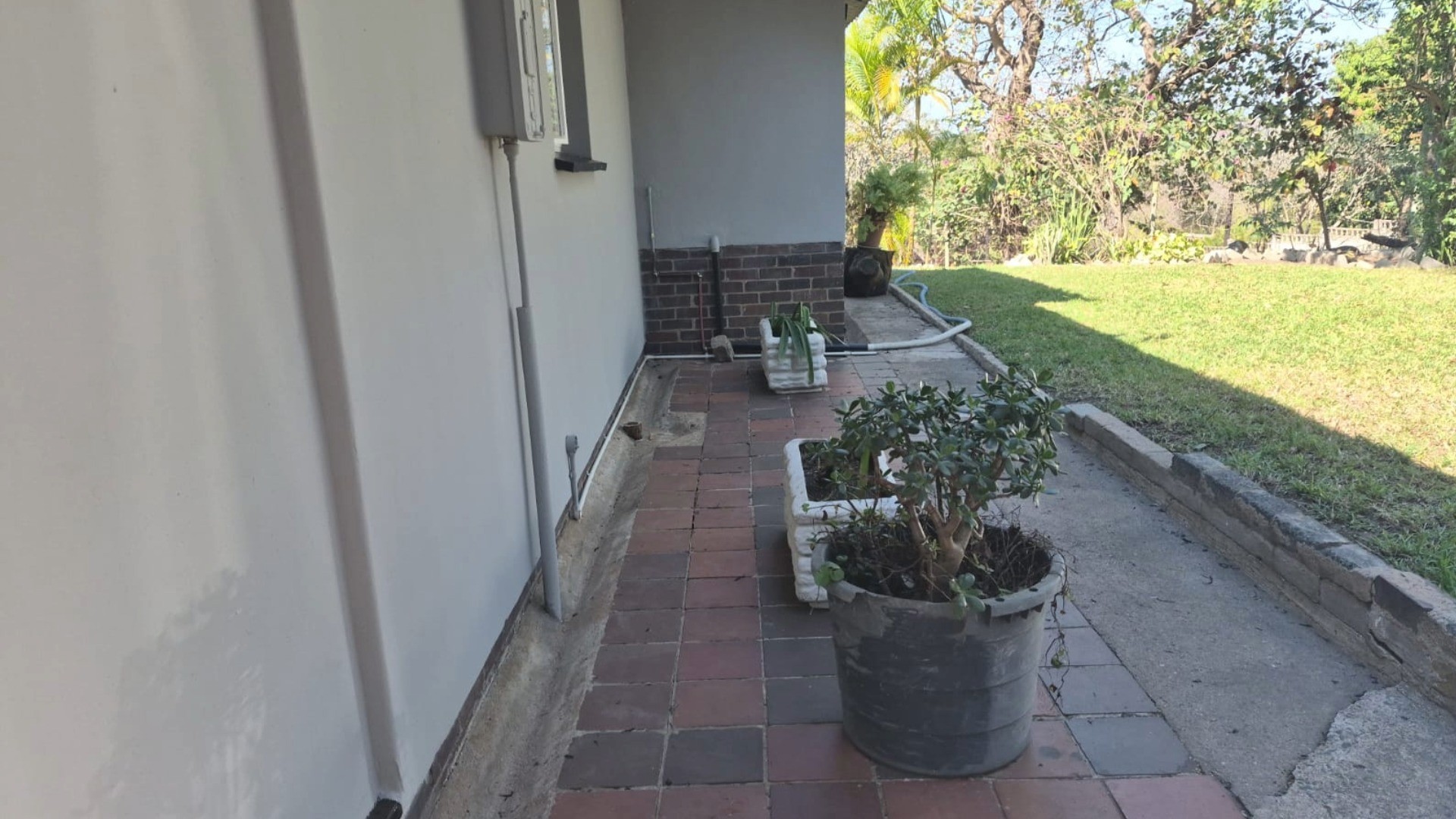 Spacious 3-Bedroom Family Home with Two Income-Generating Flats
