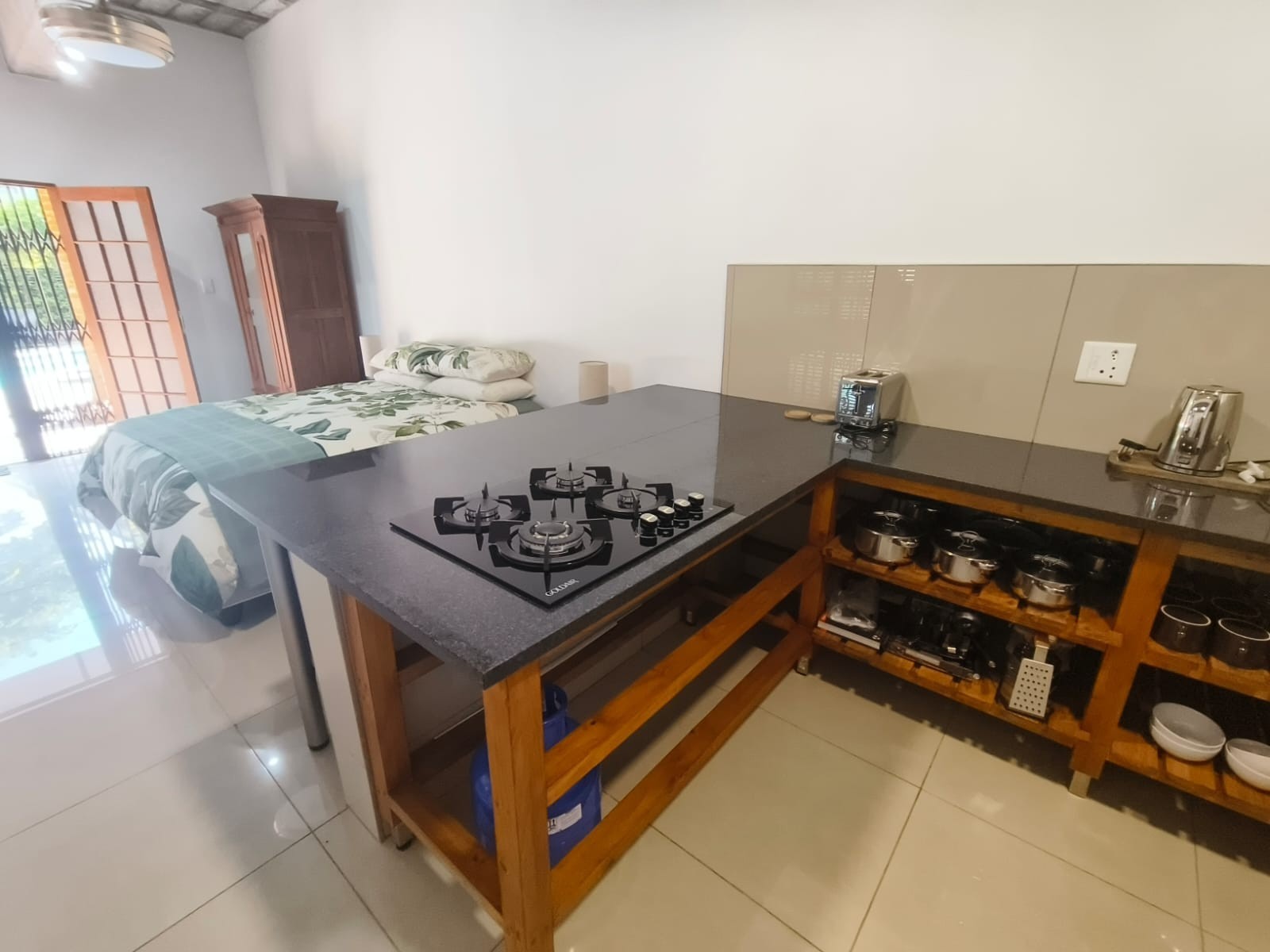 FURNISHED BACHELOR COTTAGE TO RENT