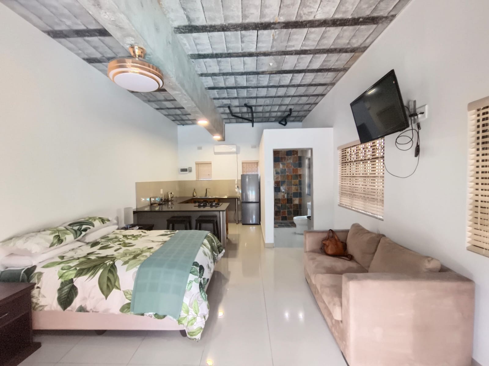 FURNISHED BACHELOR COTTAGE TO RENT