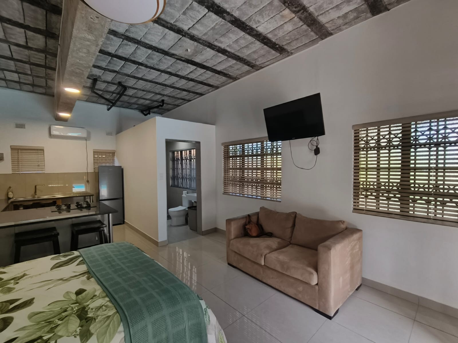 FURNISHED BACHELOR COTTAGE TO RENT