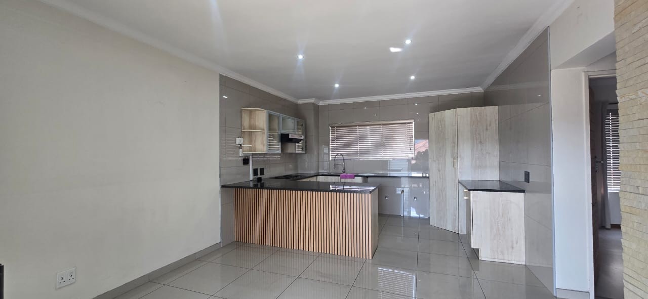 Modern 2 Bedroom To Let In Florida Glen Available Immediately