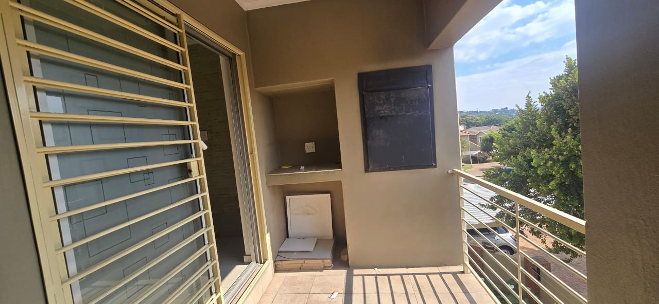 Modern 2 Bedroom To Let In Florida Glen Available Immediately